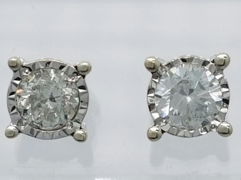 10K White Gold Diamond Stud Earrings